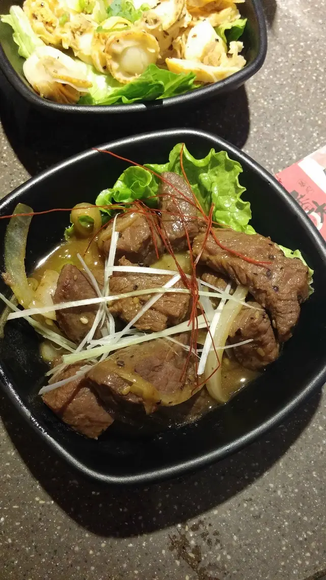 牛肉稔身易嚼，醬汁稠味得宜，鹹中帶甜，頗為香口