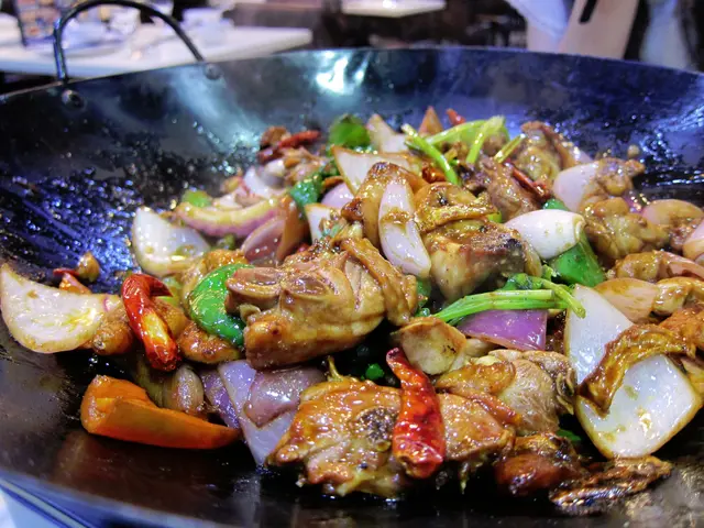 奇味雞煲(半隻)
