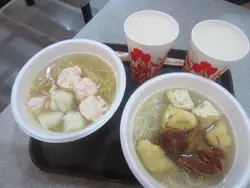 墨魚丸,龍蝦丸幼麵;牛腩豆卜米粉,豆漿