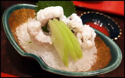 煮饅魚 蓮芋 花穗 配梅肉醬