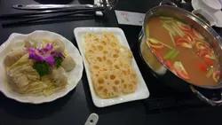 饺子,莲藕,蕃茄薯仔汤