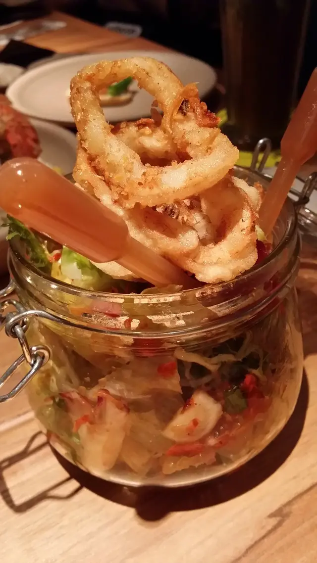 魷魚炸得酥香，柚子沙律好fresh！