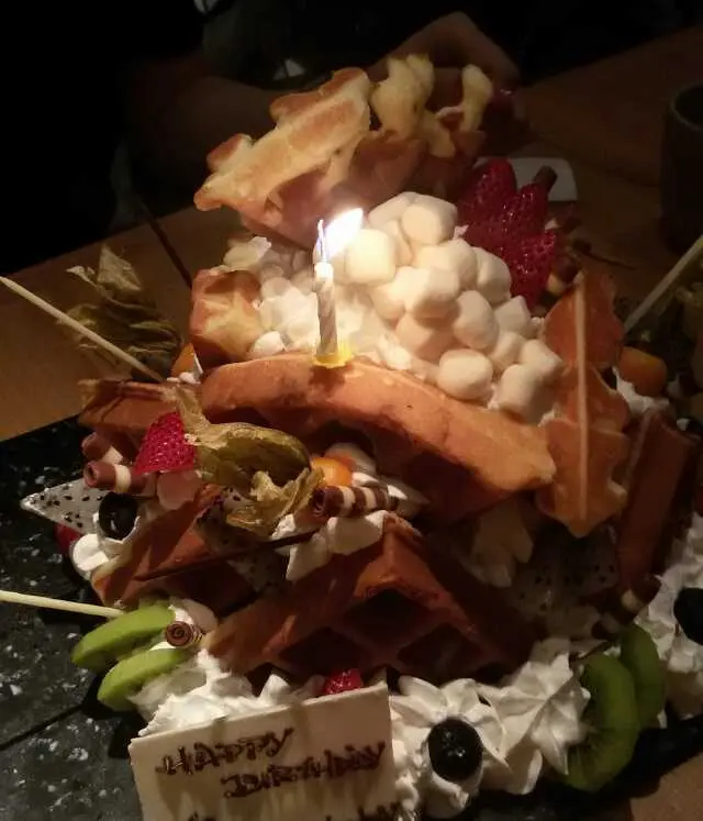 賣相勁靚，但味道一般，可能係預先做定，窩夫餅唔脆，不過有好多鮮果、蛋卷、綿花糖，仲有好多cream好飽肚。