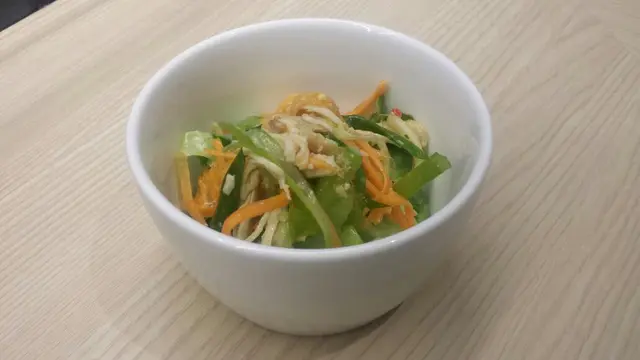 泰式麻香手撕雞沙律