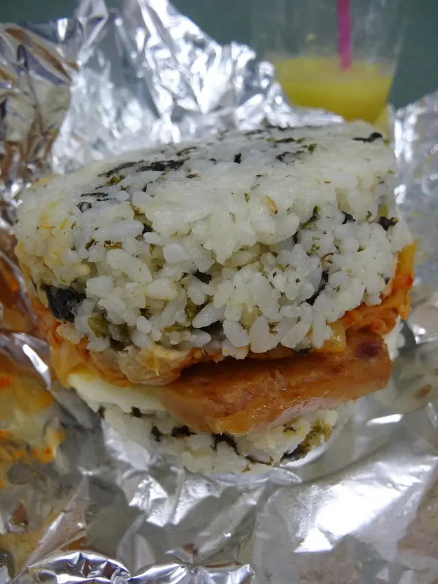 韓式火腿 + 炒泡菜 + 吞拿魚沙律 + 煎蛋