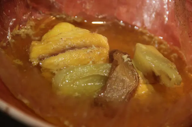 香焗野菌海石斑魚柳伴白酒紅花汁