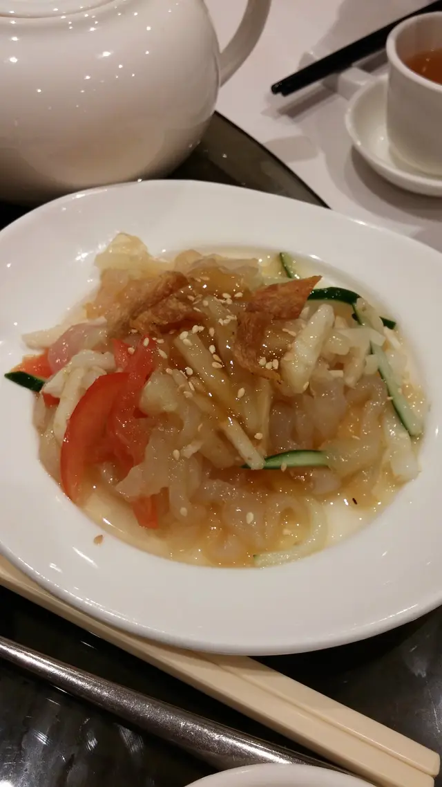 海蜇條條粗身爽口，軟稔又不是淋爛，酸酸甜甜的很醒胃