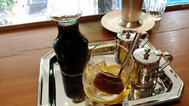 有奶,有糖,咖啡同冰分開放,俾客人自己倒入去