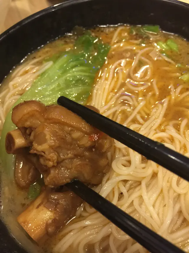 豬手大舊,膠質多