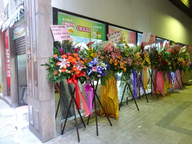 店子新開張,門口好多花藍!