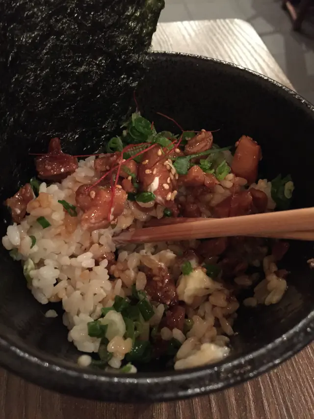 免治雞肉, 醬汁, 沙律醬, 蔥花, 芝麻