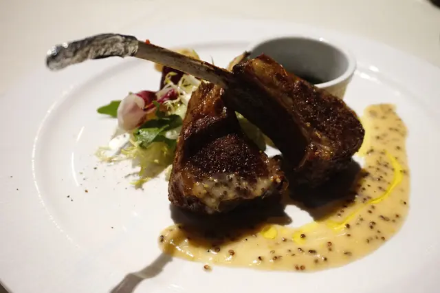 烤澳洲頂級超嫩羊架配法式芥末籽忌廉汁