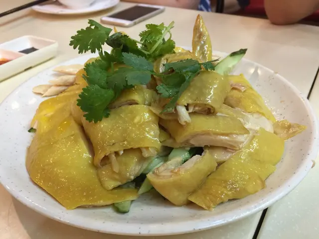 無骨海南雞，肉滑、入味、不油膩