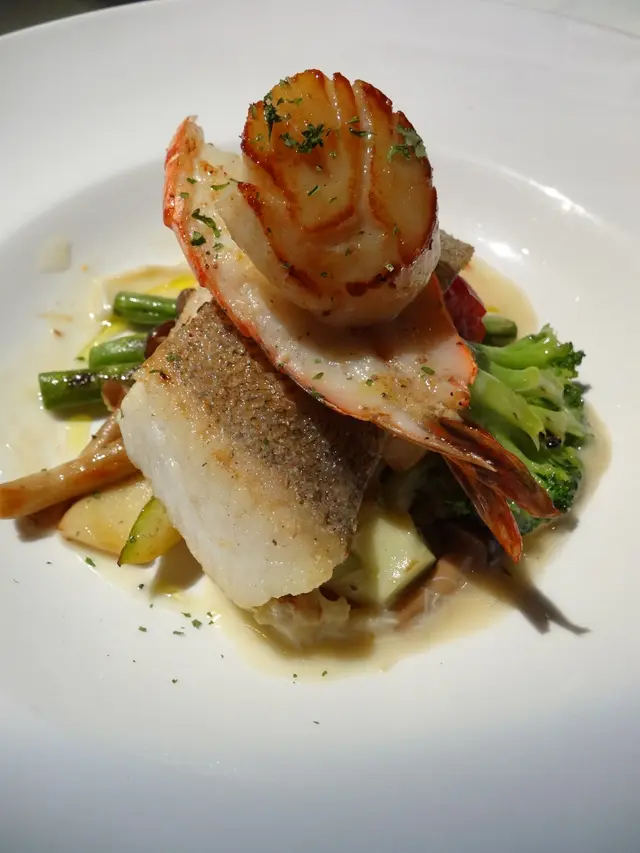 香煎鱈魚柳魚皮薄而香脆,鱈魚柳魚質鮮滑,外脆內軟雙重口感!