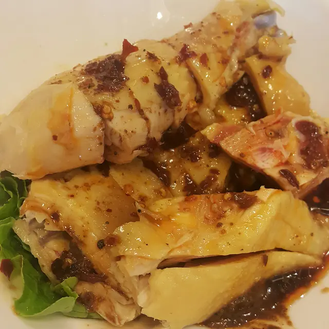 口水雞大大碟，又有雞髀，可惜不夠入味