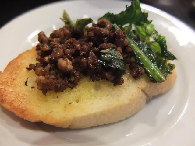 立體3D芥蘭配蒜蓉法包