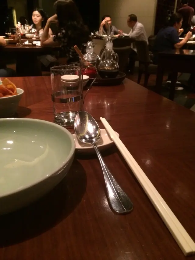 餐具簡約時尚，環境氣氛一流
