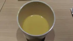 忌廉汤:本身已经唔系点D好特别的汤，但求安稳似样，一睇出品确系有点失望，依个真系好普通，屋企自己都煮到。