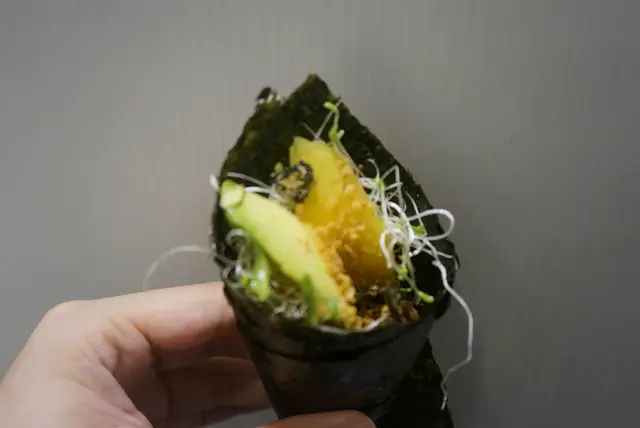 香芒牛油果苜蓿芽手卷