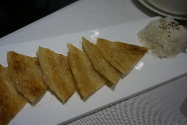 紅咖哩野菜猴菇丸配印度薄餅及珍珠糙米飯