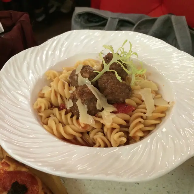 意式蕃茄肉丸燴螺絲粉