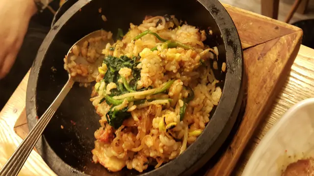 滿腹套餐的石頭鍋飯