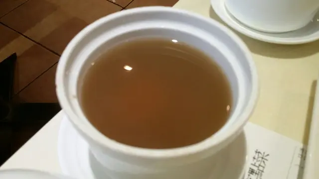 是日餐湯是粉葛湯，材料充足，除了粉葛外，有紅蘿蔔、猴頭菇、雜豆和果皮，所以味道很濃郁，不會因為沒有肉而清淡無味。