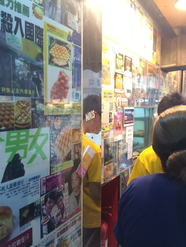 店鋪外墻貼著很多報道，人氣可見一斑