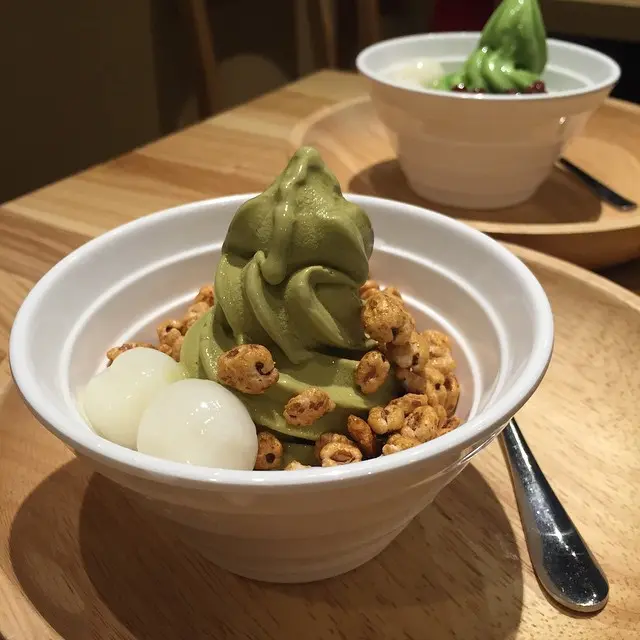 甜麥白玉焙茶霜淇淋