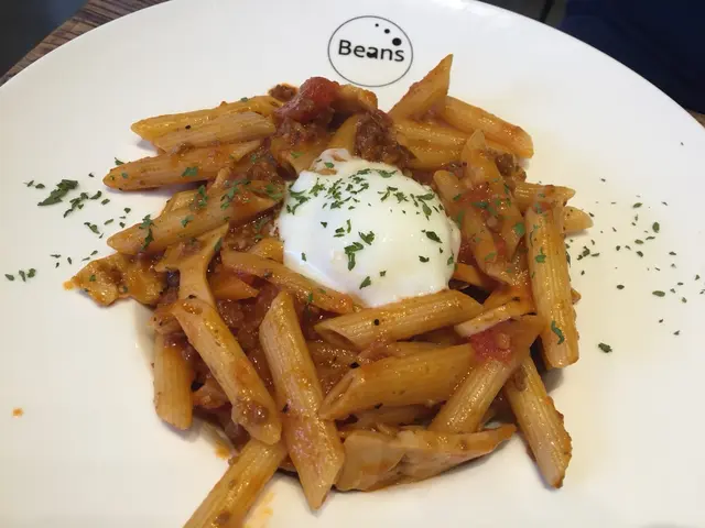 這個肉醬的茄汁應是用全個蕃茄做，加上流心的porched egg 混合一起食，值得加推