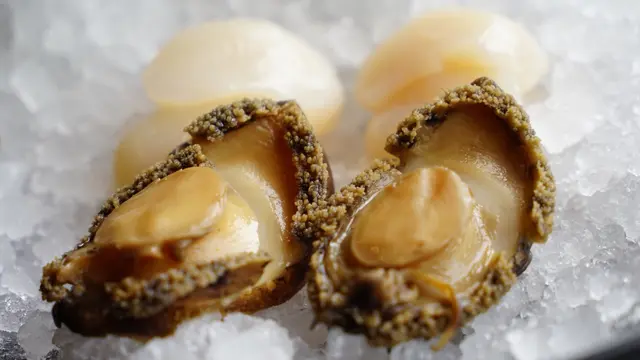 2次幫襯都有點，屬另外收費項目，$38，抵食，鮑魚很淋滑，水準甚高。