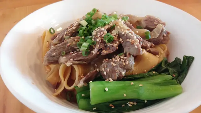 蝴蝶腩撈粗麵