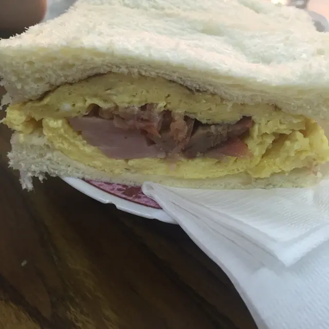 叉燒火腿蛋，好多料呀