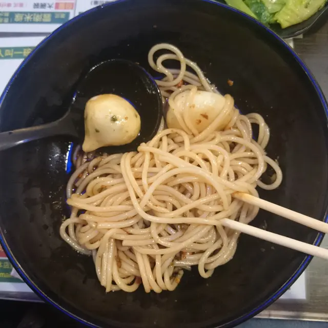 少得可憐的涼拌米線,基本上三啖食完