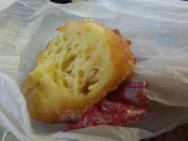 重典典，呈深黄色的。蛋香十分！與坊間吃到的，不是這回事！必買！