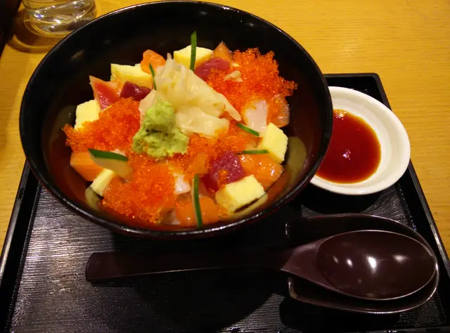 雜錦魚生丼