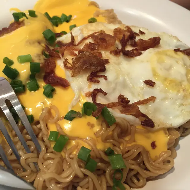 芝士雞翼撈公仔麵