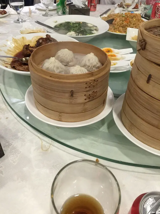 小籠包，皮薄多汁。