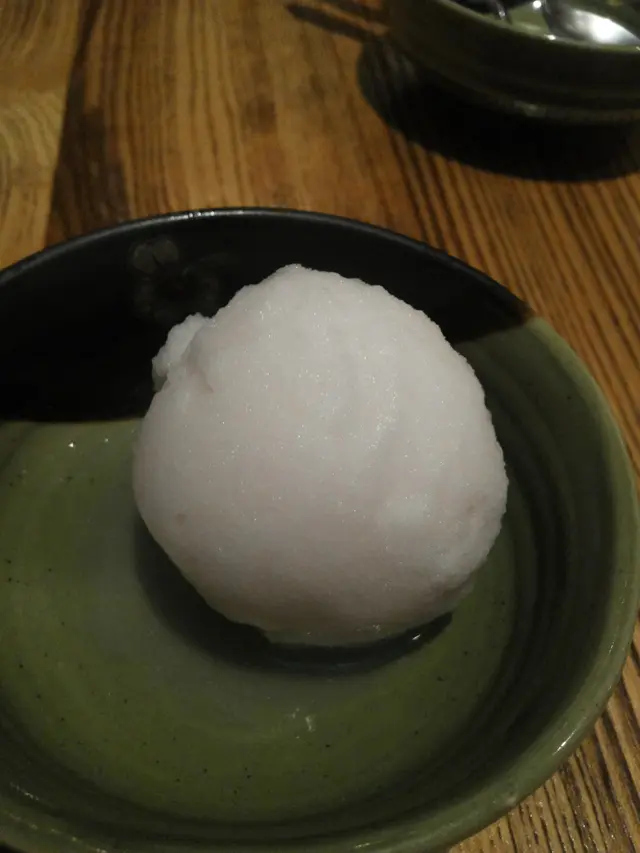 白桃雪芭
