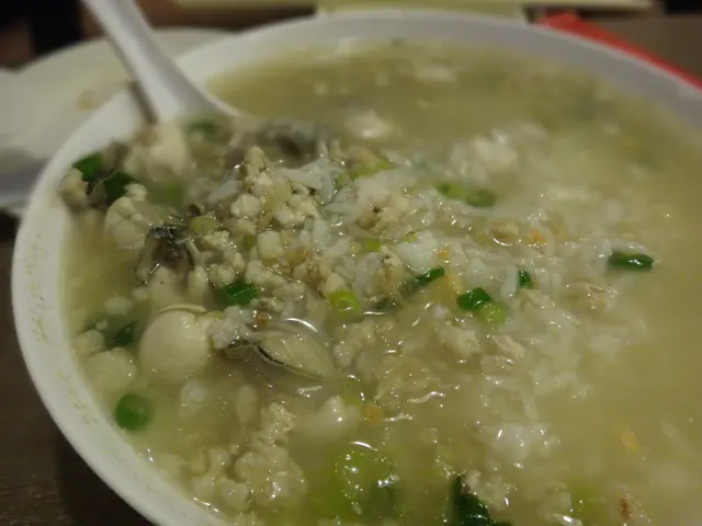 蠔仔肉碎粥（$42/碗）