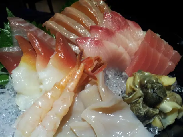 甜蝦就稍為細隻左少少; 其他刺身尚可，沒失望。