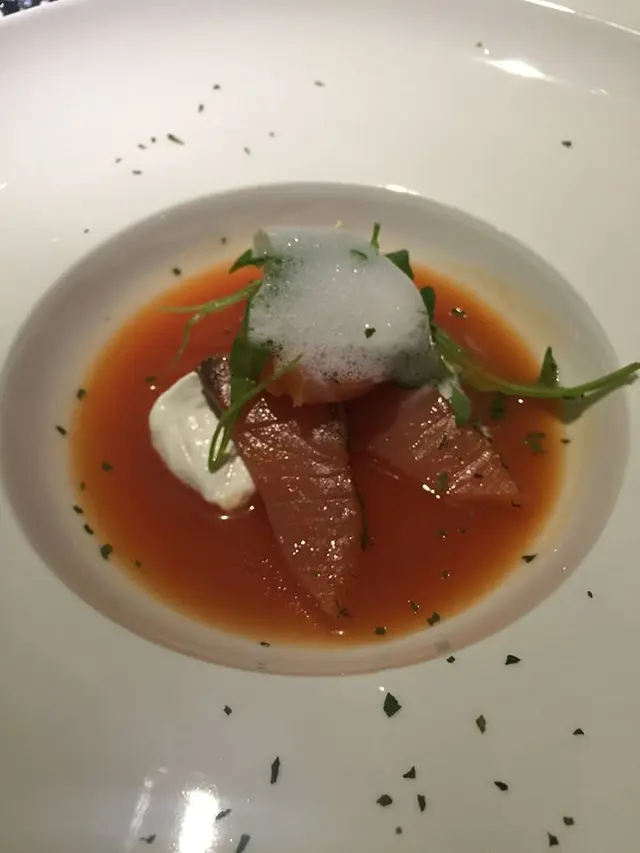 自家煙燻三文魚伴血橙,羊奶芝士,火箭菜