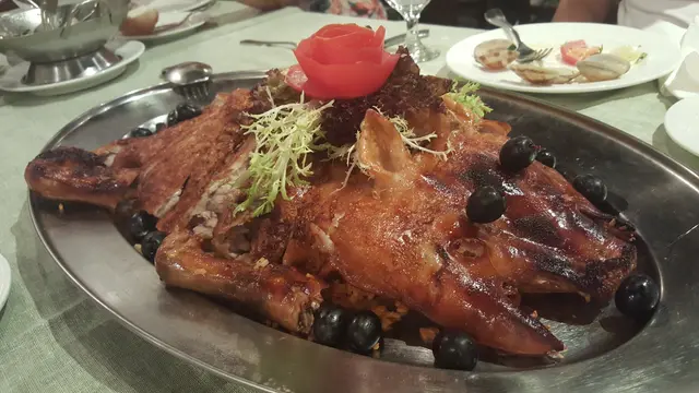 原隻葡式乳豬飯