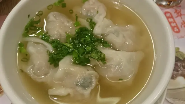 雲吞似乎是擱了一段時間, 雲吞皮有點黏糊