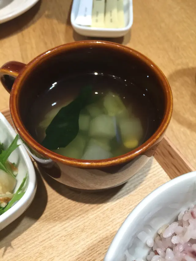 餐汤:昆布野菜汤:昆布清甜味加蔬菜一起,好清爽好味!解腻一流!