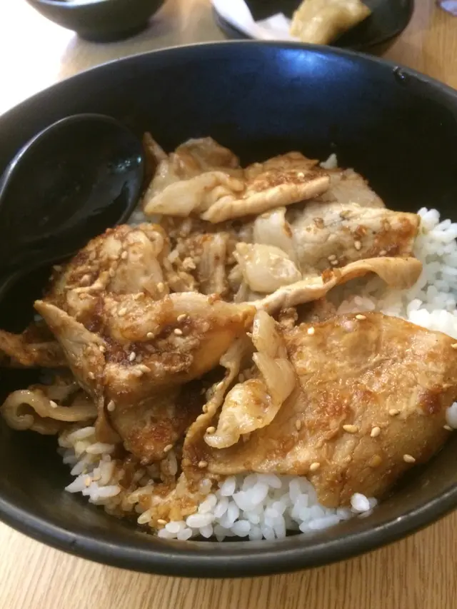 䐁肉生薑玉子丼 $40 包汽水一杯 (玉子已放入肚)