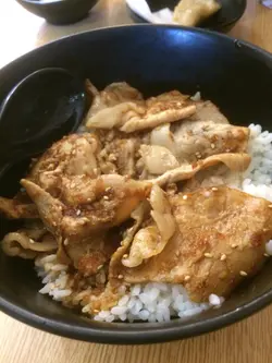 䐁肉生姜玉子丼 $40 包汽水一杯 (玉子已放入肚)