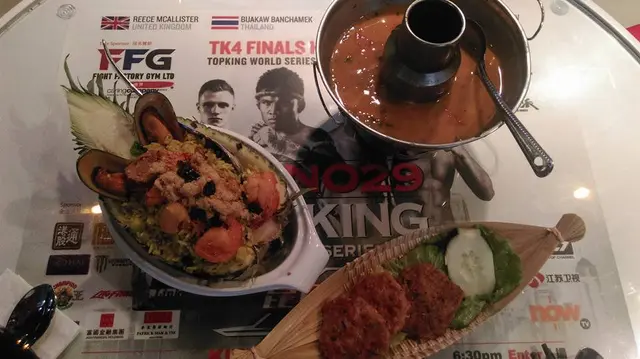 冬陰功， 原隻菠蘿海鮮焗飯， 泰式香辣蟹肉蝦餅