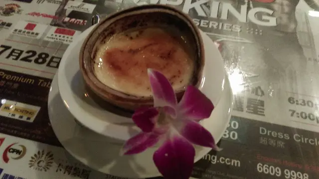 椰皇焦糖燉蛋:綴以美麗的蘭花，很滿意那味道，又有特色，又香又滑超級好吃，味道一流，值得一試，為這餐畫上了一個完美的句號。