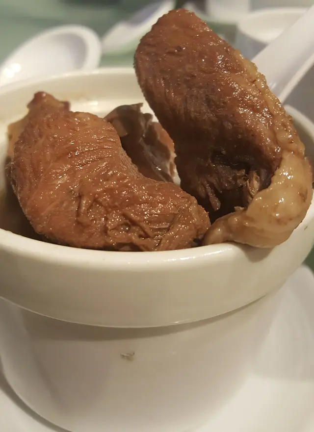 原盅燉淮山杞子圓肉赤肉燉螺頭